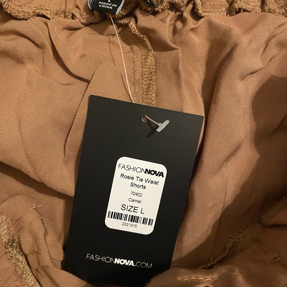 Cute tan short ☀️ - Picture 2 of 2